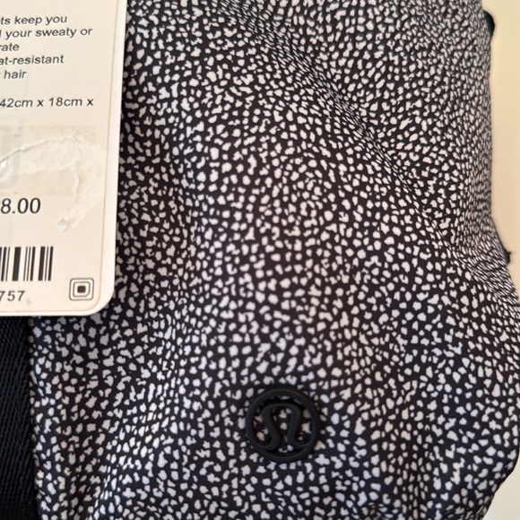 ⭐️NWT⭐️Lululemon Fast Track Athletica Black and Gray Duffel Bag - Picture 4 of 6